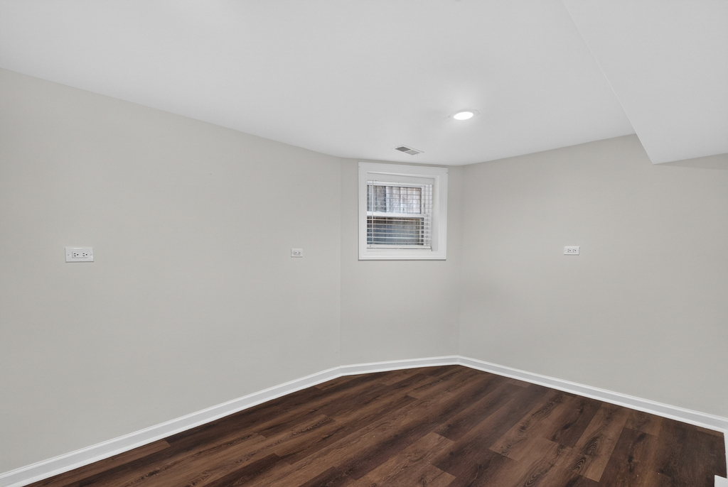 3023 W Wellington Avenue - Photo 21