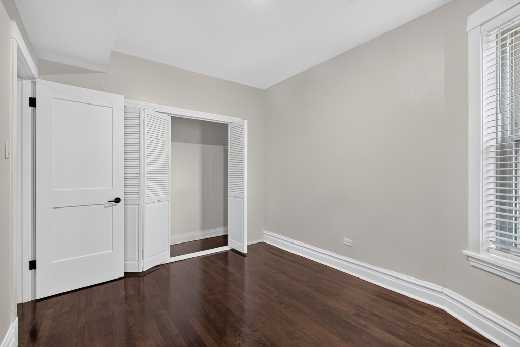 3023 W Wellington Avenue - Photo 11