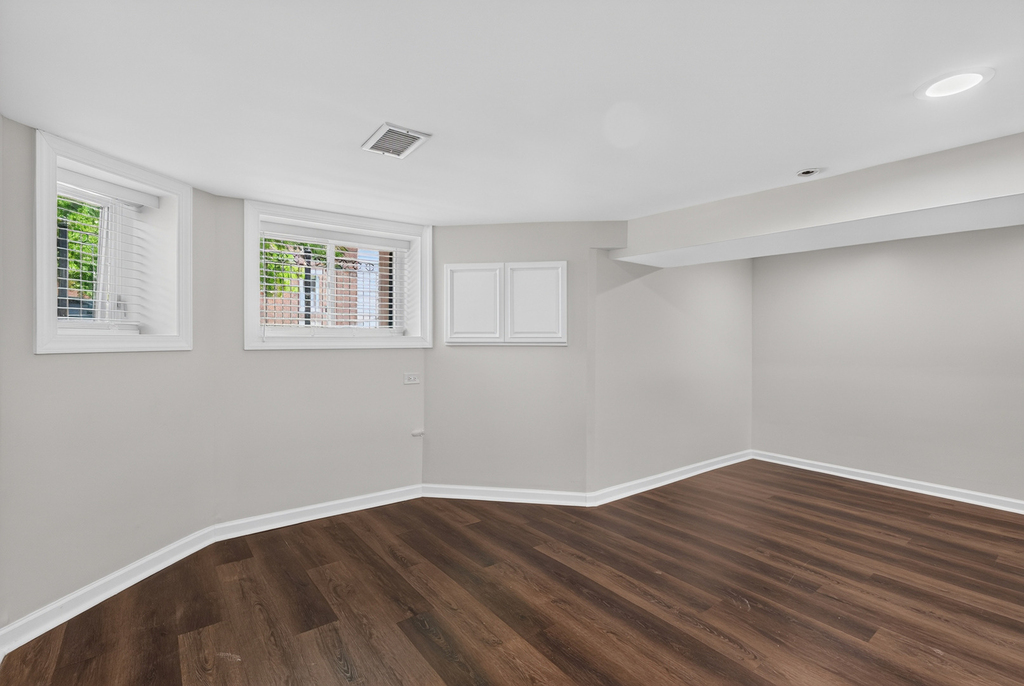 3023 W Wellington Avenue - Photo 16