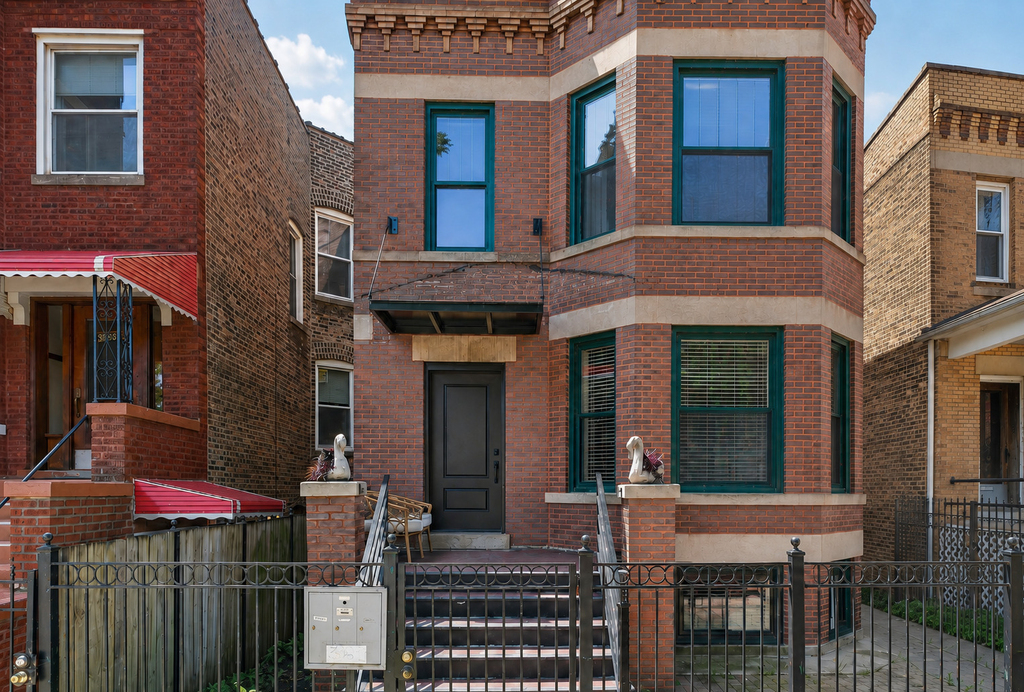 3023 W Wellington Avenue - Photo 0