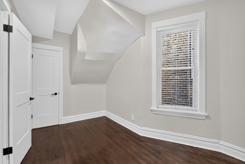 3023 W Wellington Avenue - Photo 7