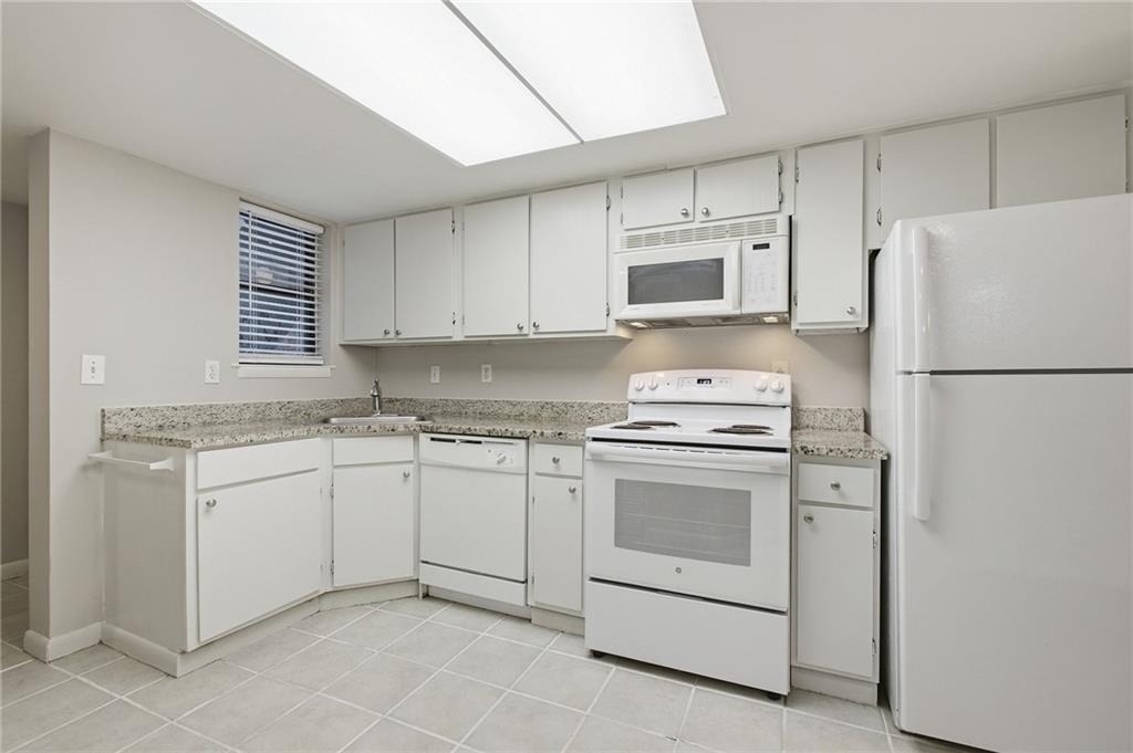 2183 Surrey Court Se - Photo 4