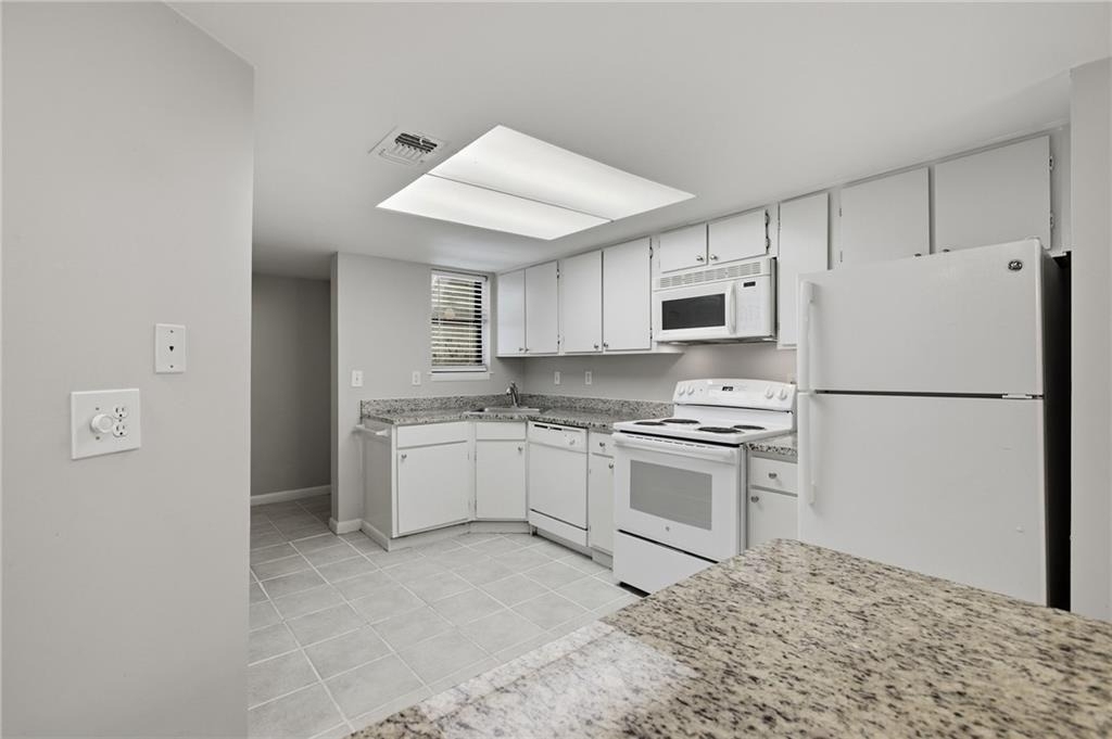 2183 Surrey Court Se - Photo 3