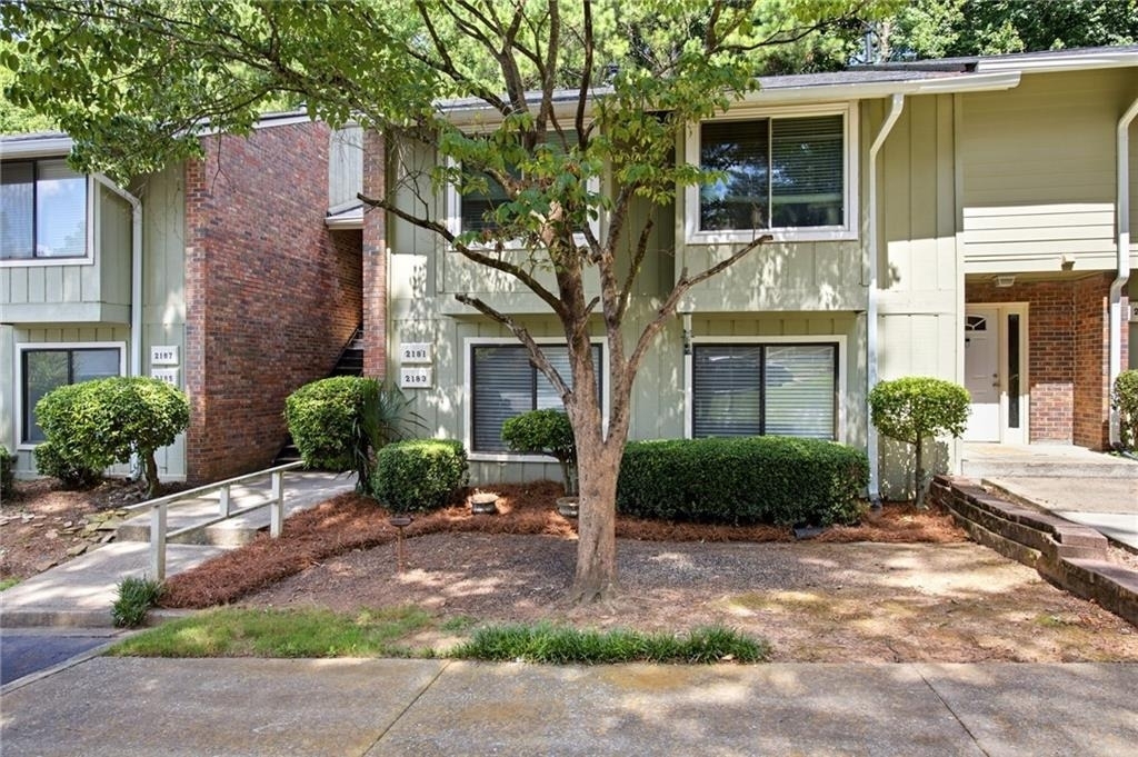 2183 Surrey Court Se - Photo 0