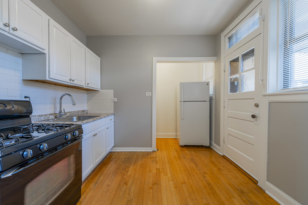 2056 W Arthur Avenue - Photo 3
