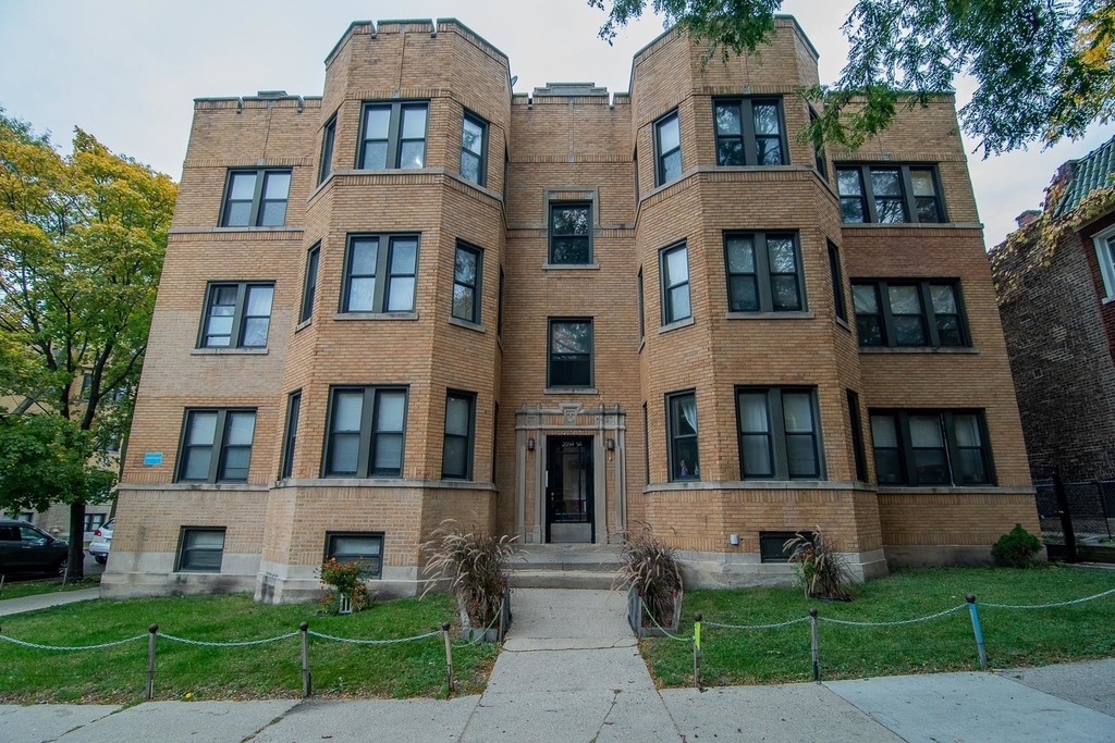 2056 W Arthur Avenue - Photo 0