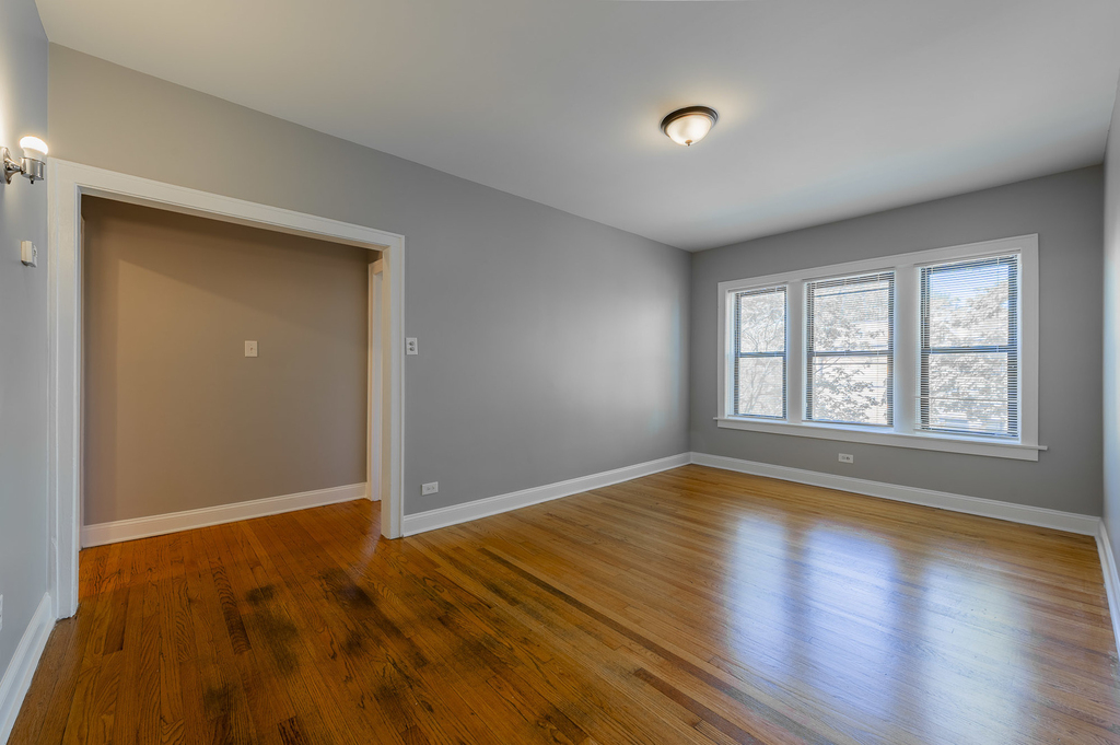2056 W Arthur Avenue - Photo 2