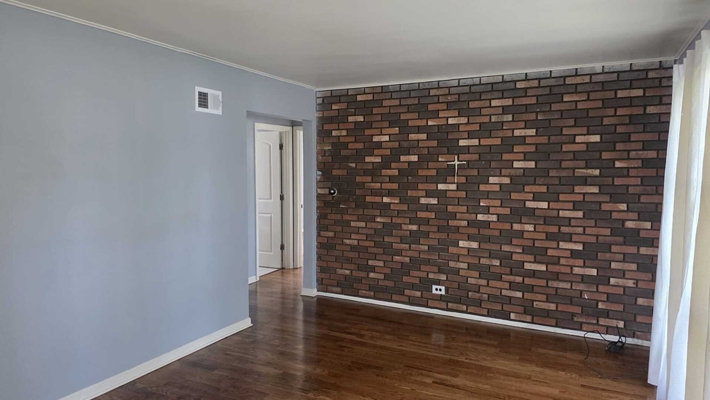 9154 Ridgeland Avenue - Photo 3