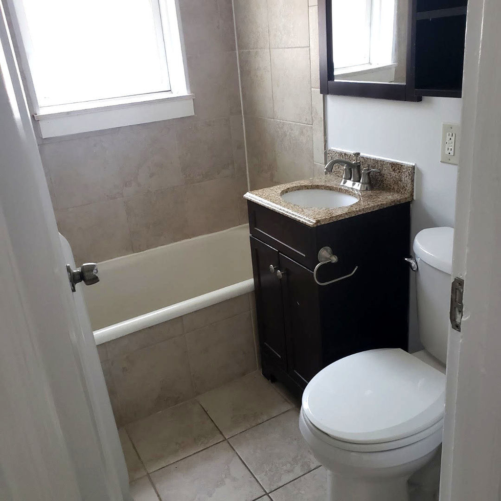 1064 W Thorndale Avenue - Photo 3