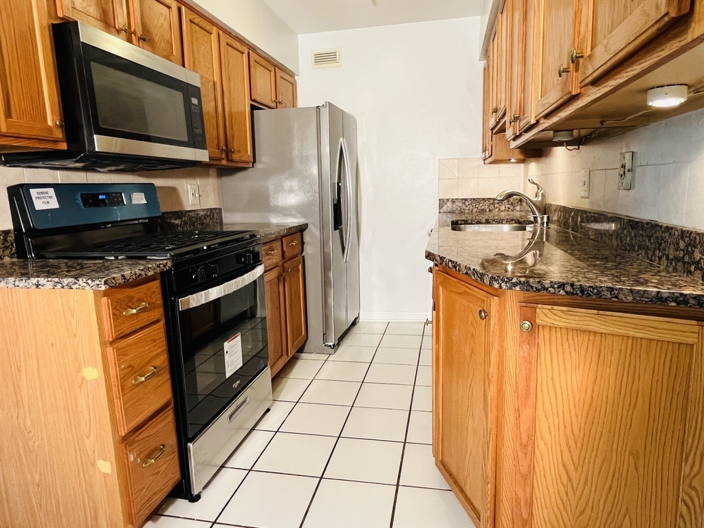 1511 N Windsor Drive - Photo 4