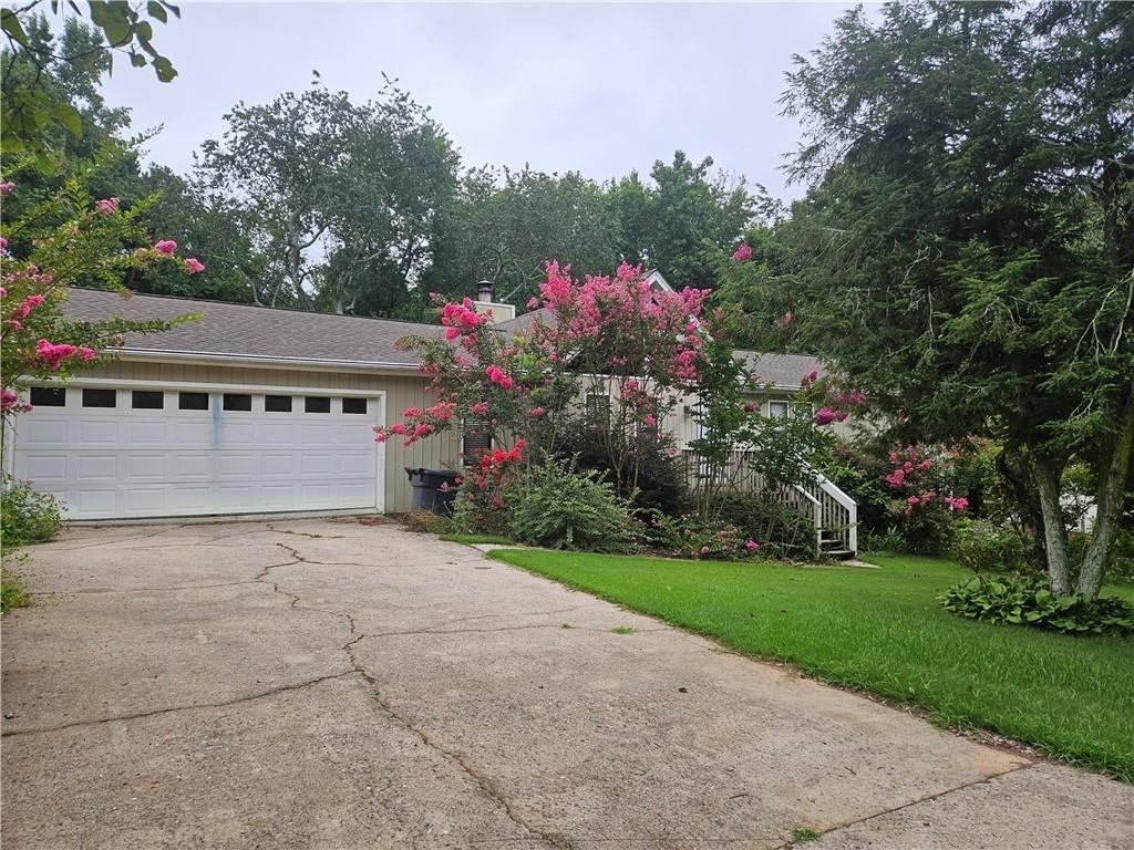 395 Monivea Lane - Photo 0