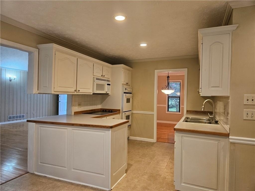 395 Monivea Lane - Photo 8
