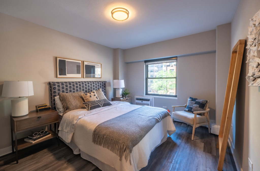 5815 N Sheridan Road - Photo 2