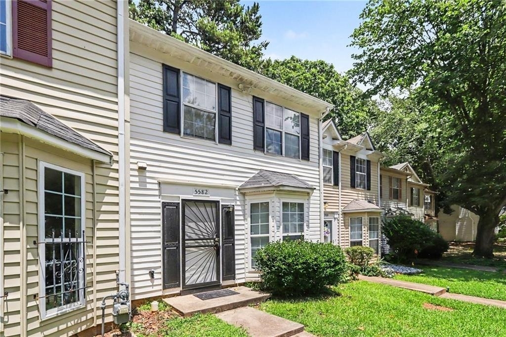 5582 Stonington Trace Parkway - Photo 2