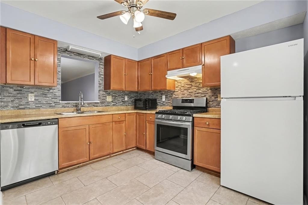 5582 Stonington Trace Parkway - Photo 5