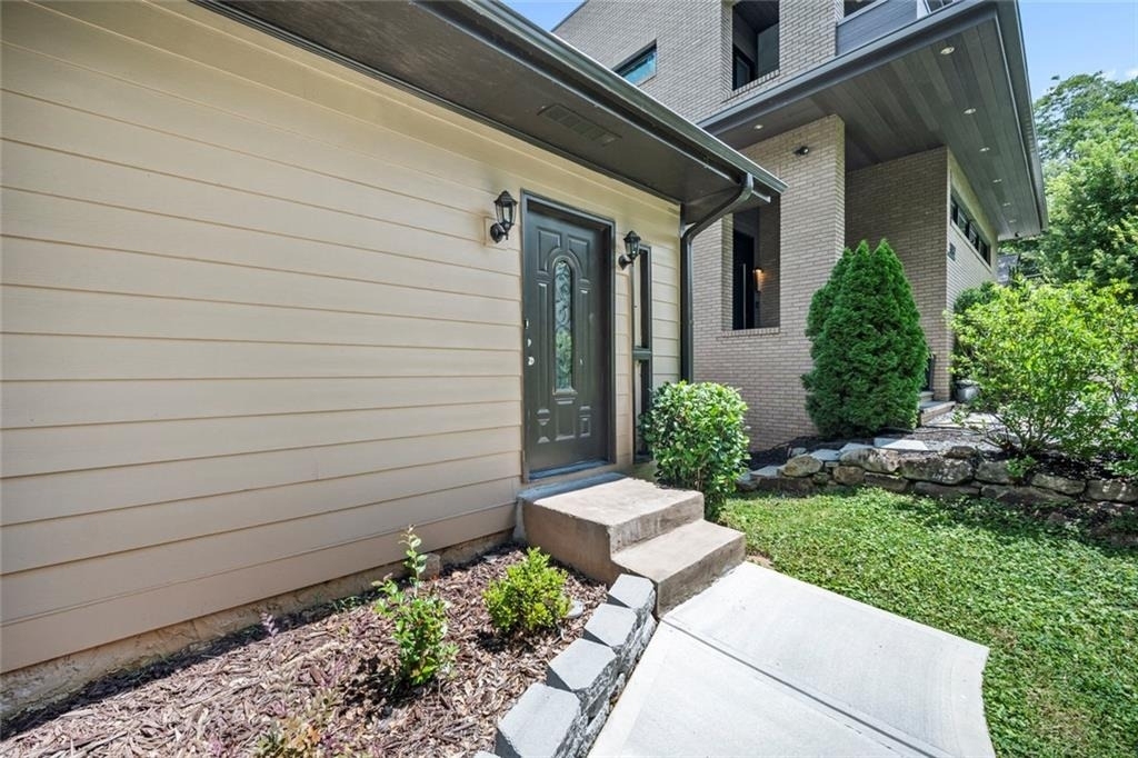 1126 Briarcliff Place Ne - Photo 0
