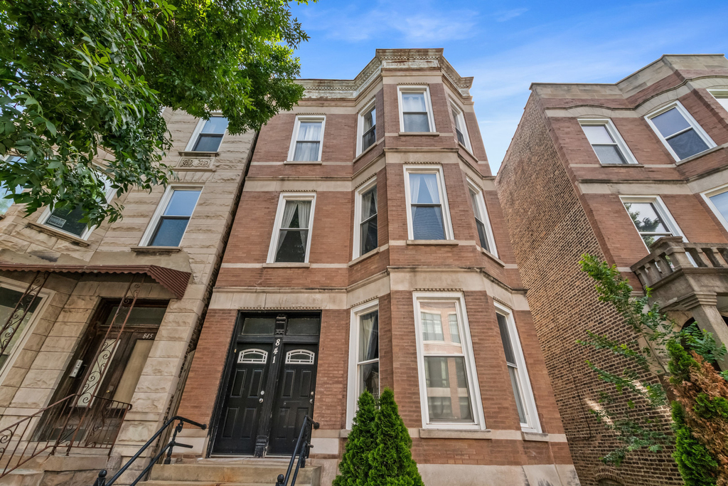 841 N Damen Avenue - Photo 0