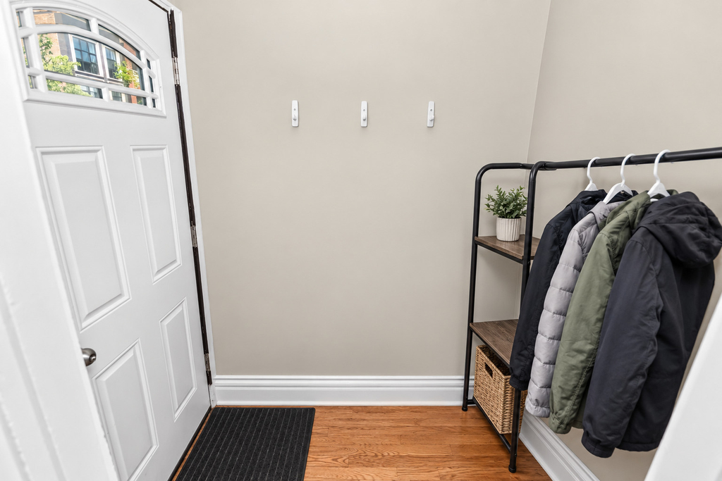 841 N Damen Avenue - Photo 1