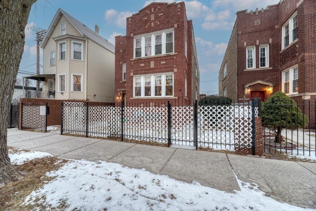 1941 N Harding Avenue - Photo 0