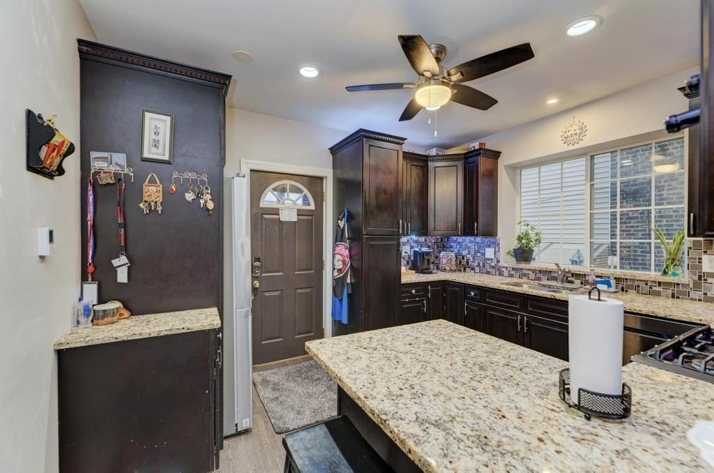 1941 N Harding Avenue - Photo 17