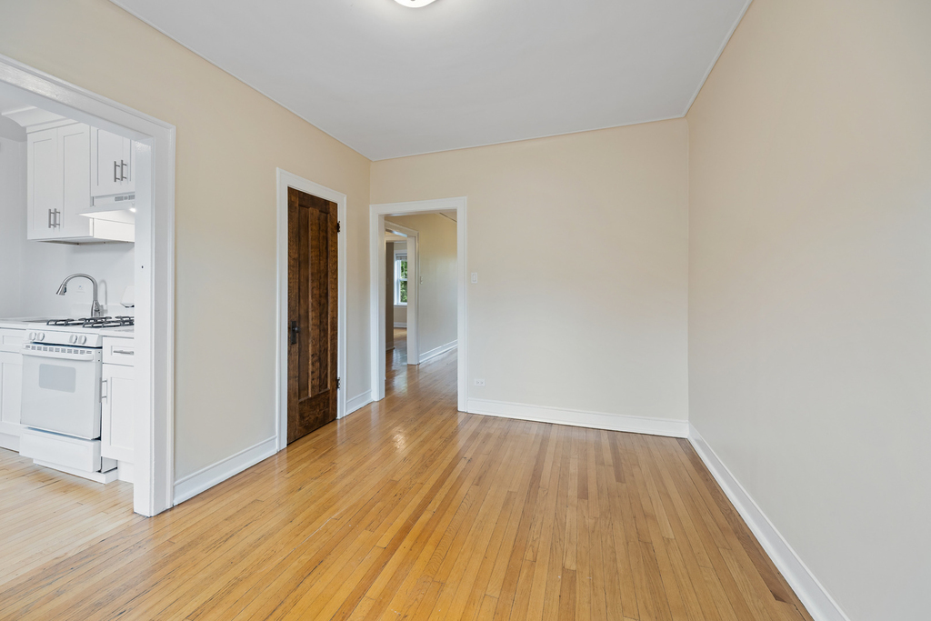 1923 W Estes Avenue - Photo 4