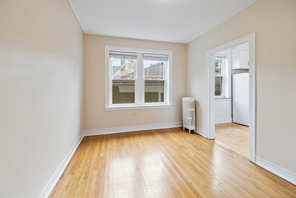 1923 W Estes Avenue - Photo 3