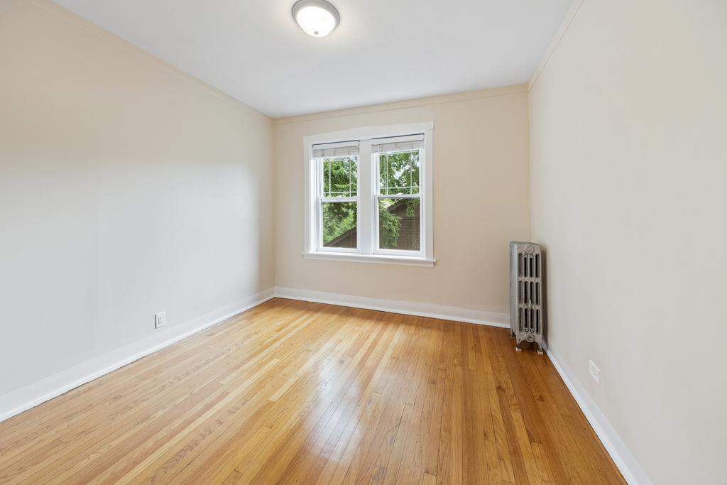 1923 W Estes Avenue - Photo 7