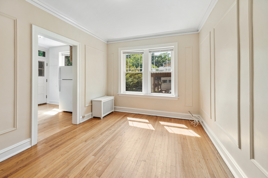 1923 W Estes Avenue - Photo 3