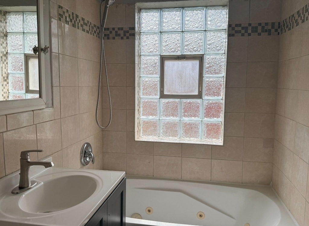618 E 12th Street - Photo 12