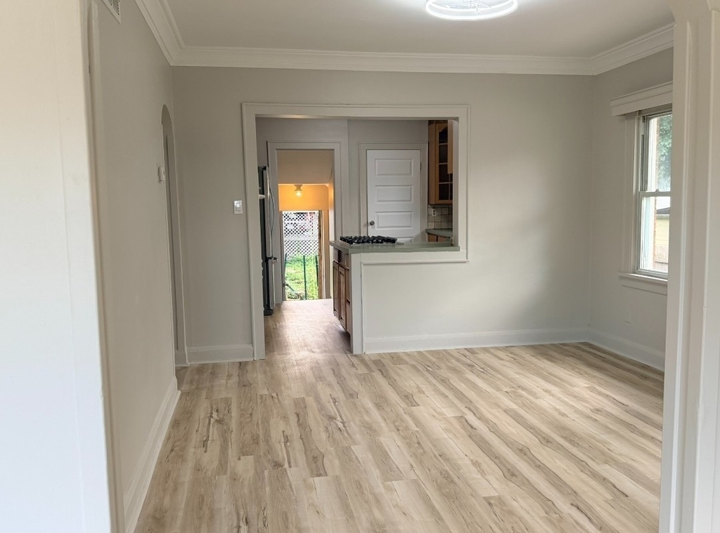 618 E 12th Street - Photo 6