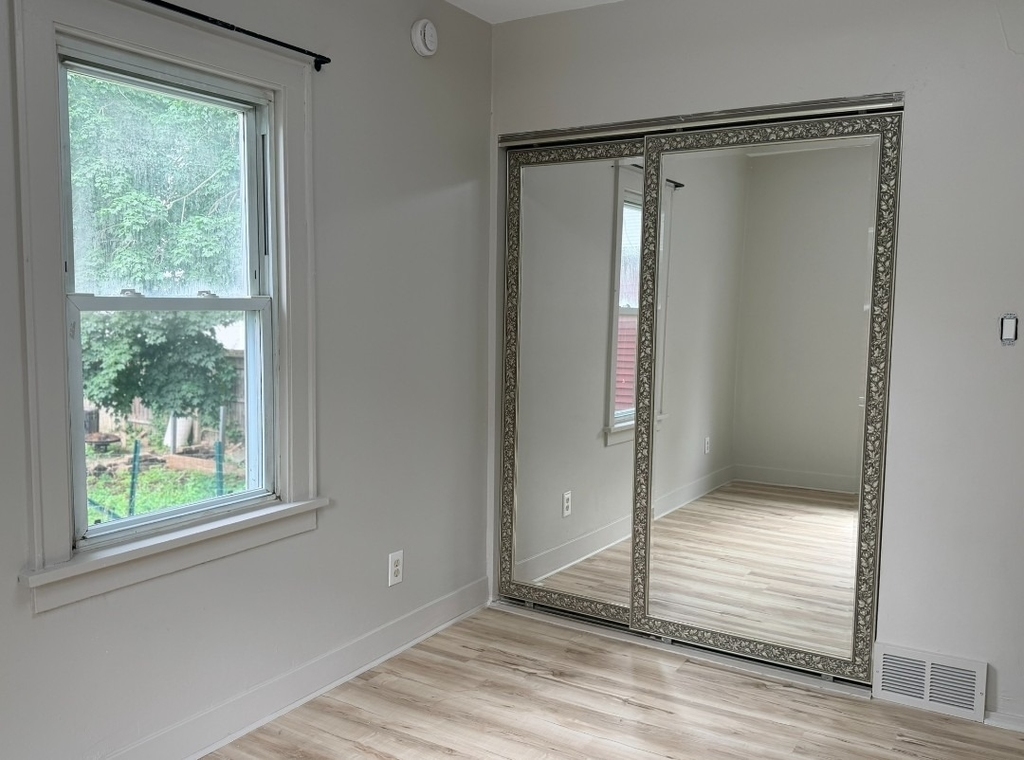 618 E 12th Street - Photo 13
