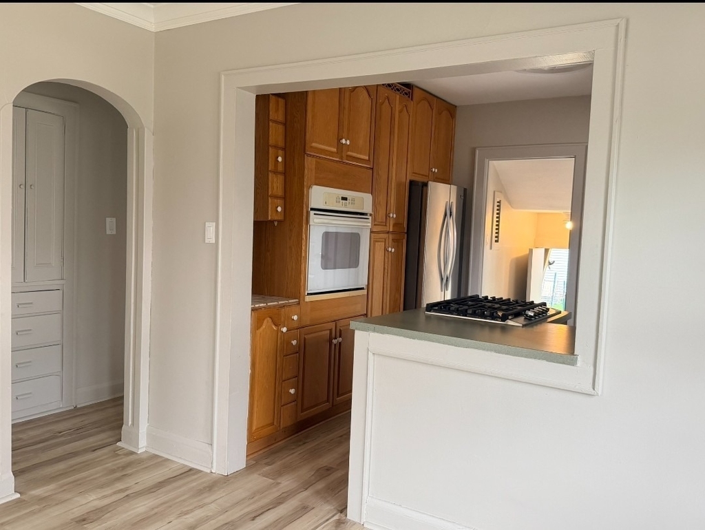 618 E 12th Street - Photo 10