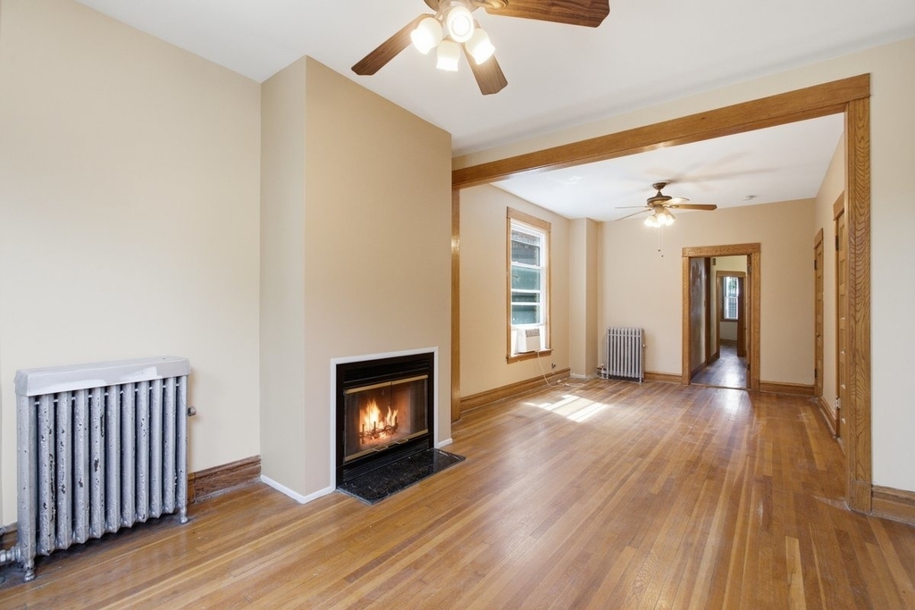1213 W Addison Street - Photo 2