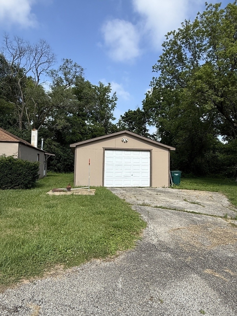 39096 N Evergreen Avenue - Photo 2
