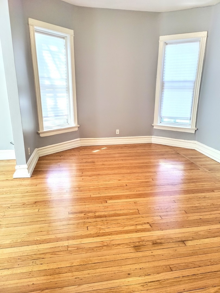 6622 S Saint Lawrence Avenue - Photo 2