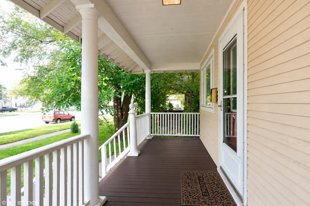 656 Bluff City Boulevard - Photo 2