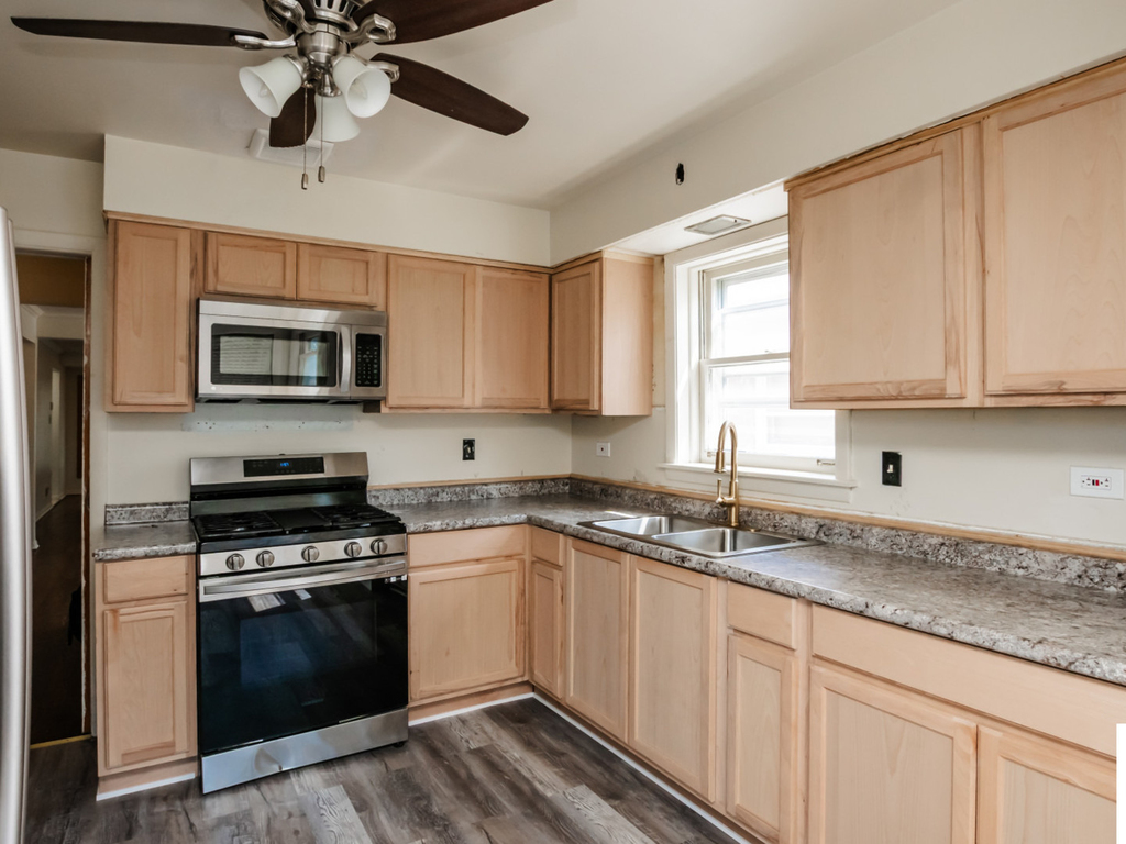 3719 W 81st Place - Photo 5