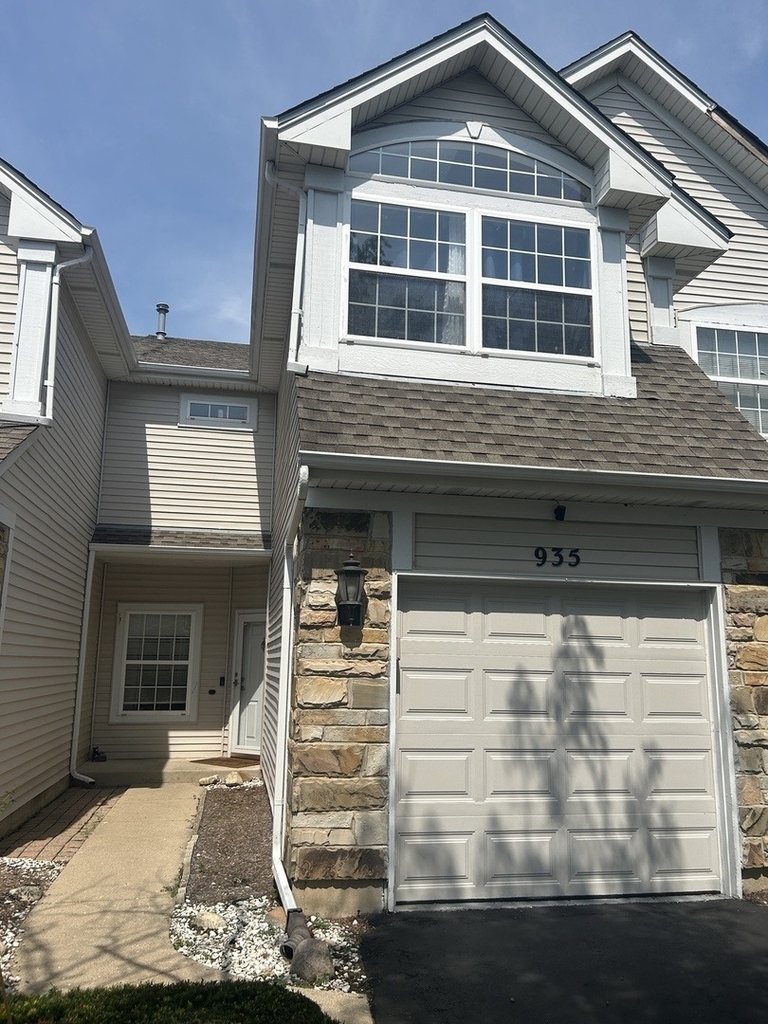 935 Viewpoint Drive - Photo 1