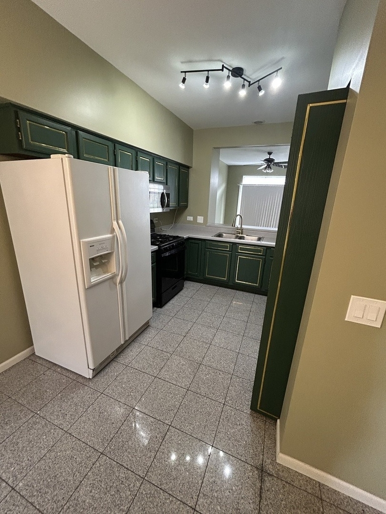 935 Viewpoint Drive - Photo 5