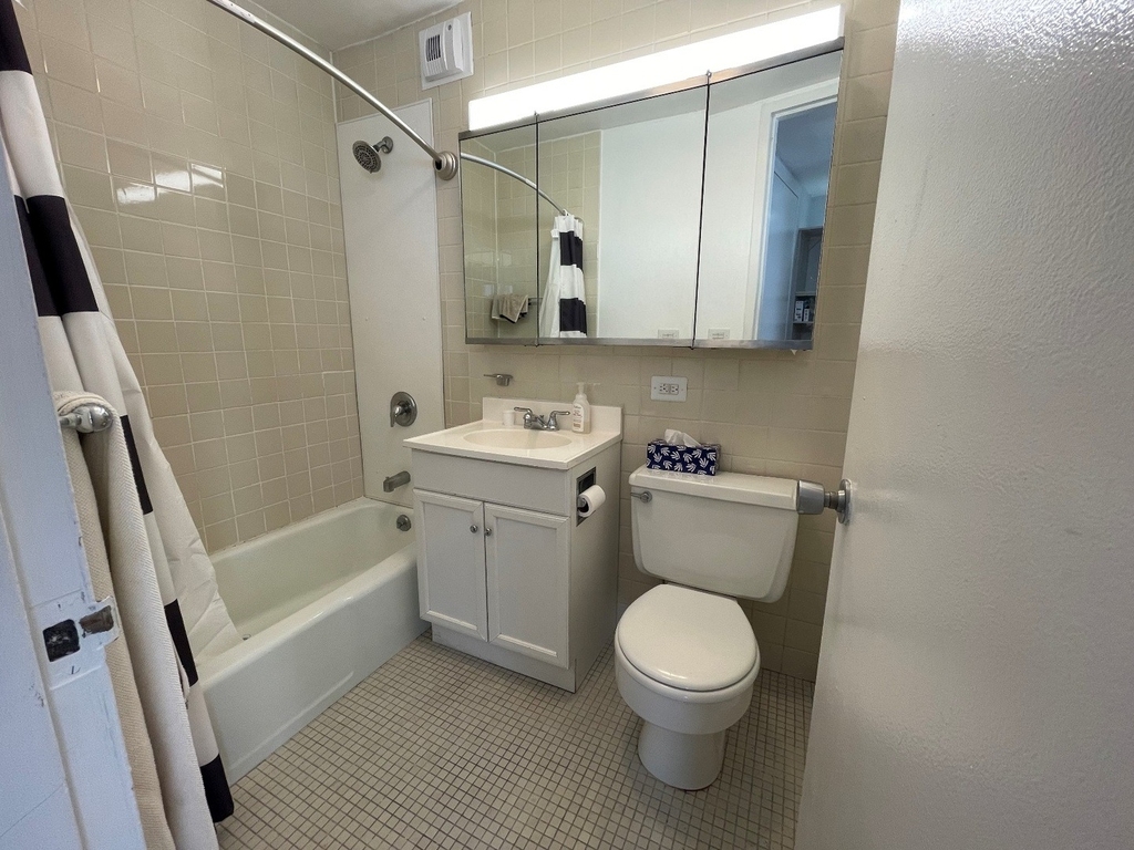 2626 N Lakeview Avenue - Photo 9