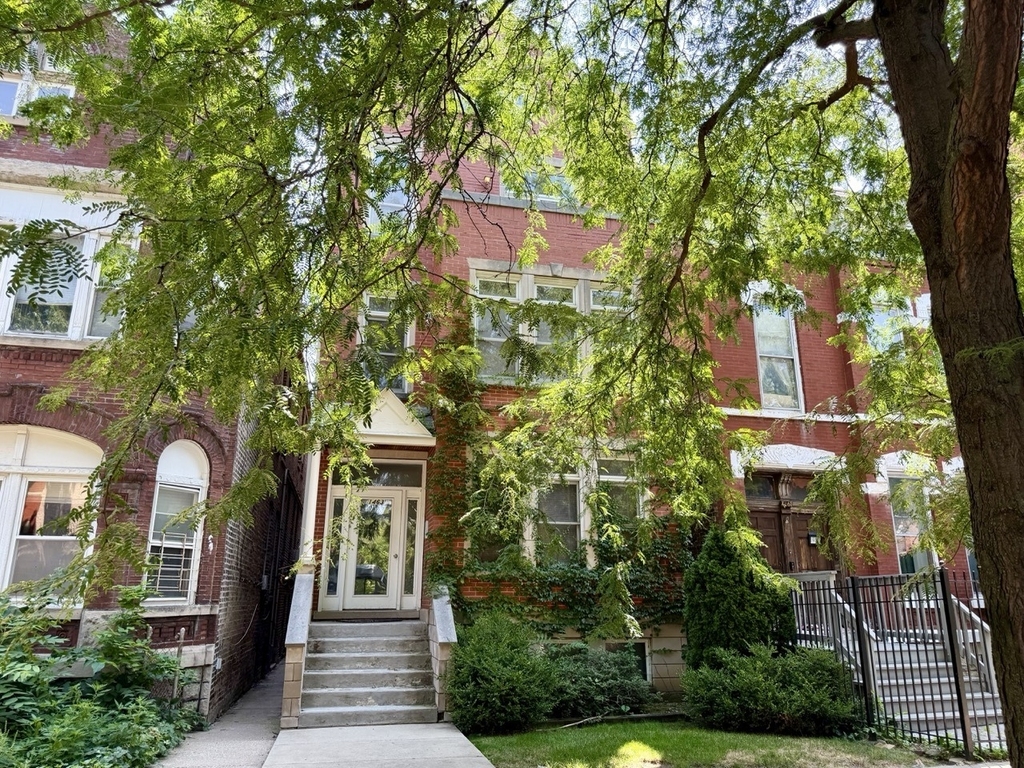 1463 N Leavitt Street - Photo 0