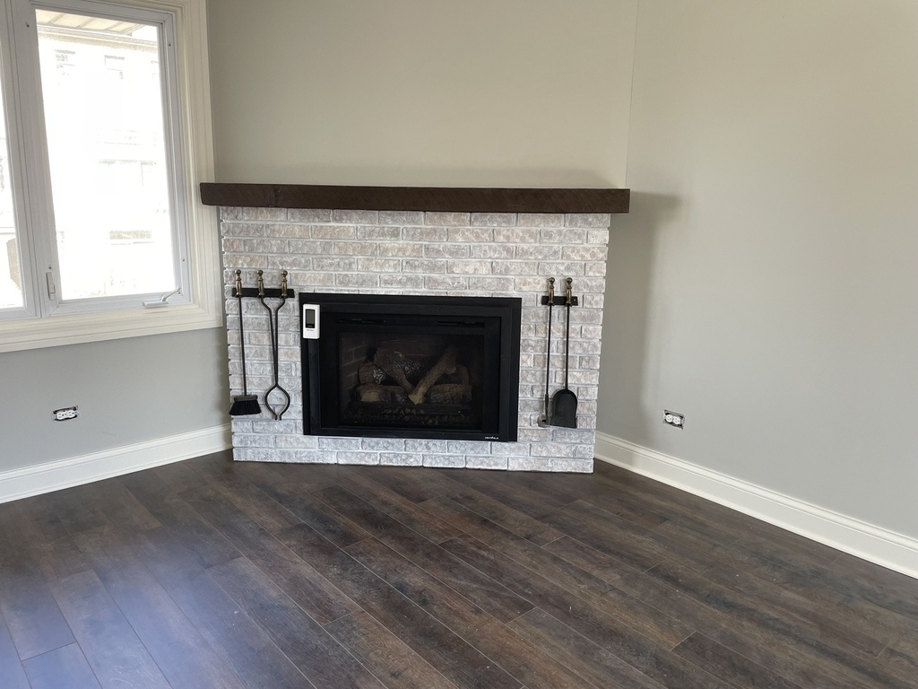 129 W Quincy Street - Photo 2