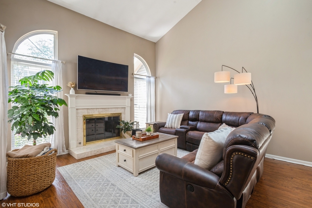707 Clover Hill Court - Photo 2