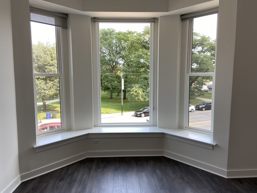1760 N Clark Street - Photo 2