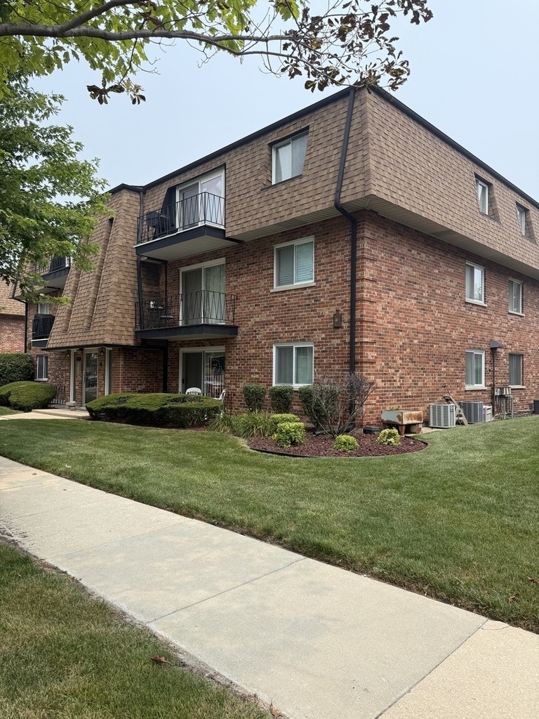 10707 S Keating Avenue - Photo 0