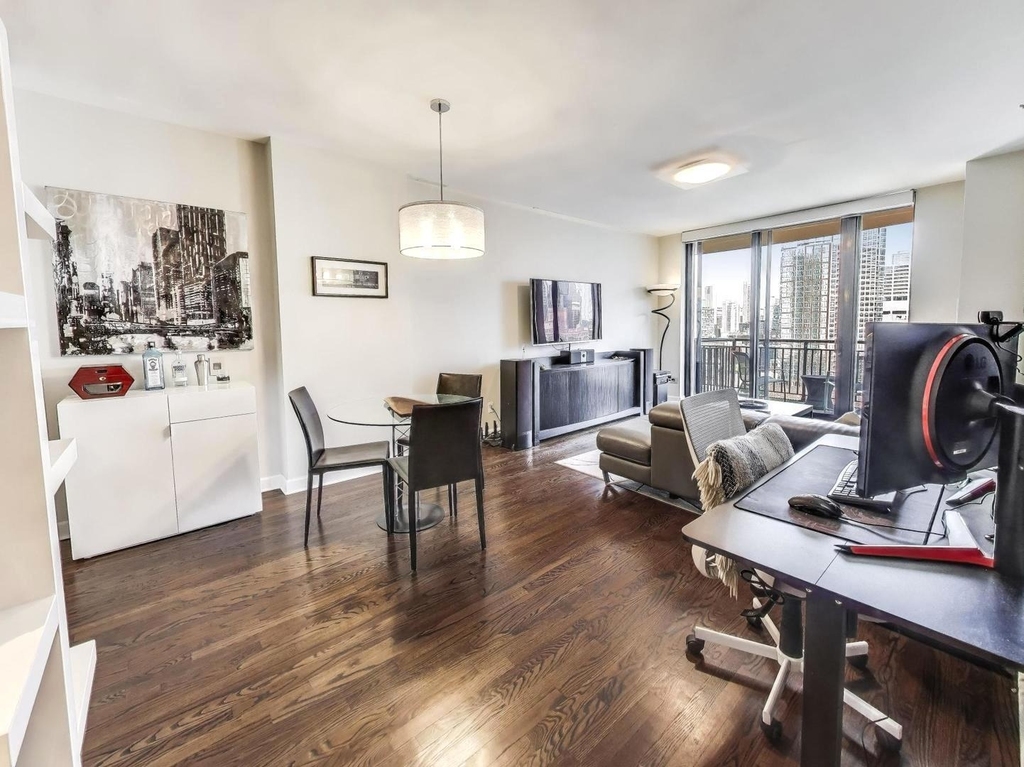 330 N Jefferson Street - Photo 3