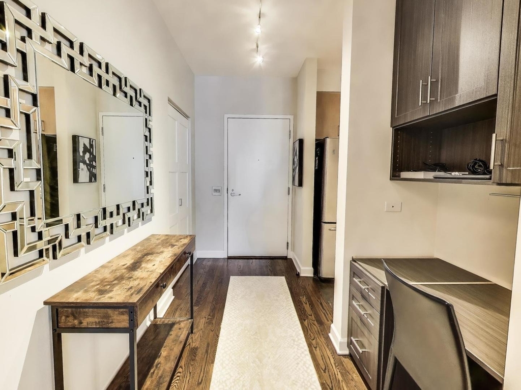330 N Jefferson Street - Photo 2