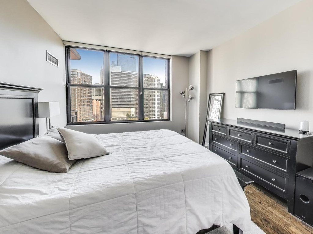 330 N Jefferson Street - Photo 15