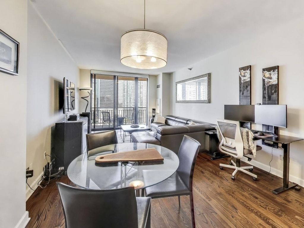 330 N Jefferson Street - Photo 4