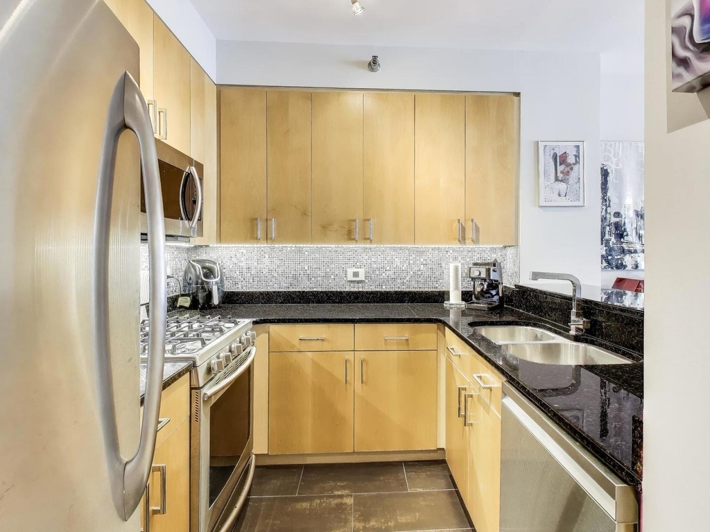 330 N Jefferson Street - Photo 11